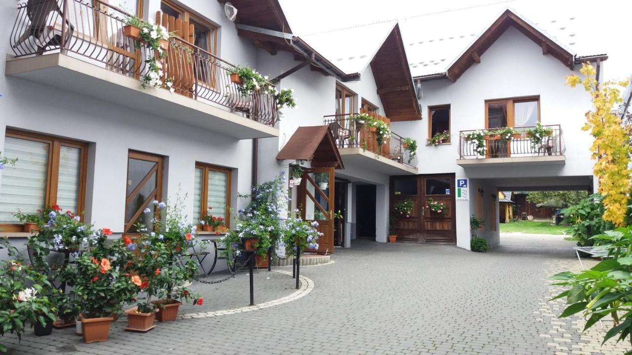 Ferienwohnung Pokoje Do Wynajecia U Lusi Krościenko Exterior foto